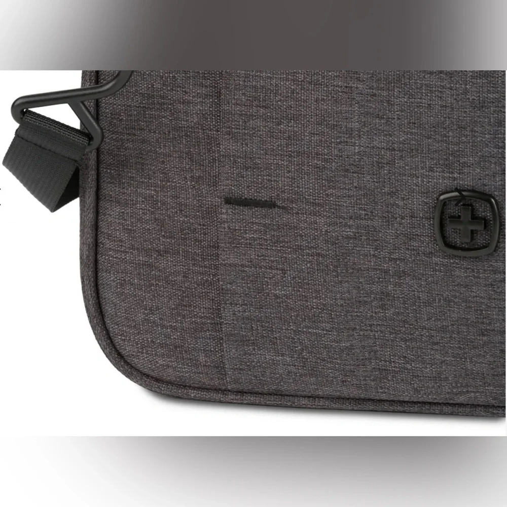 SWISS GEAR - The Vertical Fully Lined Hanging Toiletry Bag - Dark Gray. NWT